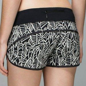 Lululemon Speed Short Black and White Print Size 6
